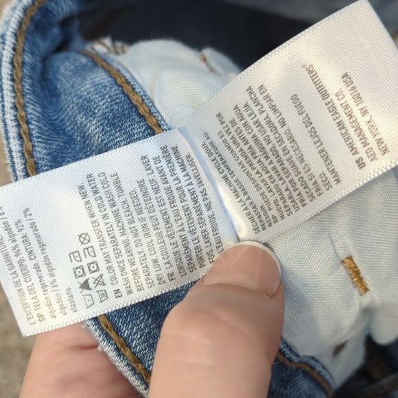 American Eagle bue floral embroidered high rise denim cut off mom shorts - Picture 10 of 11